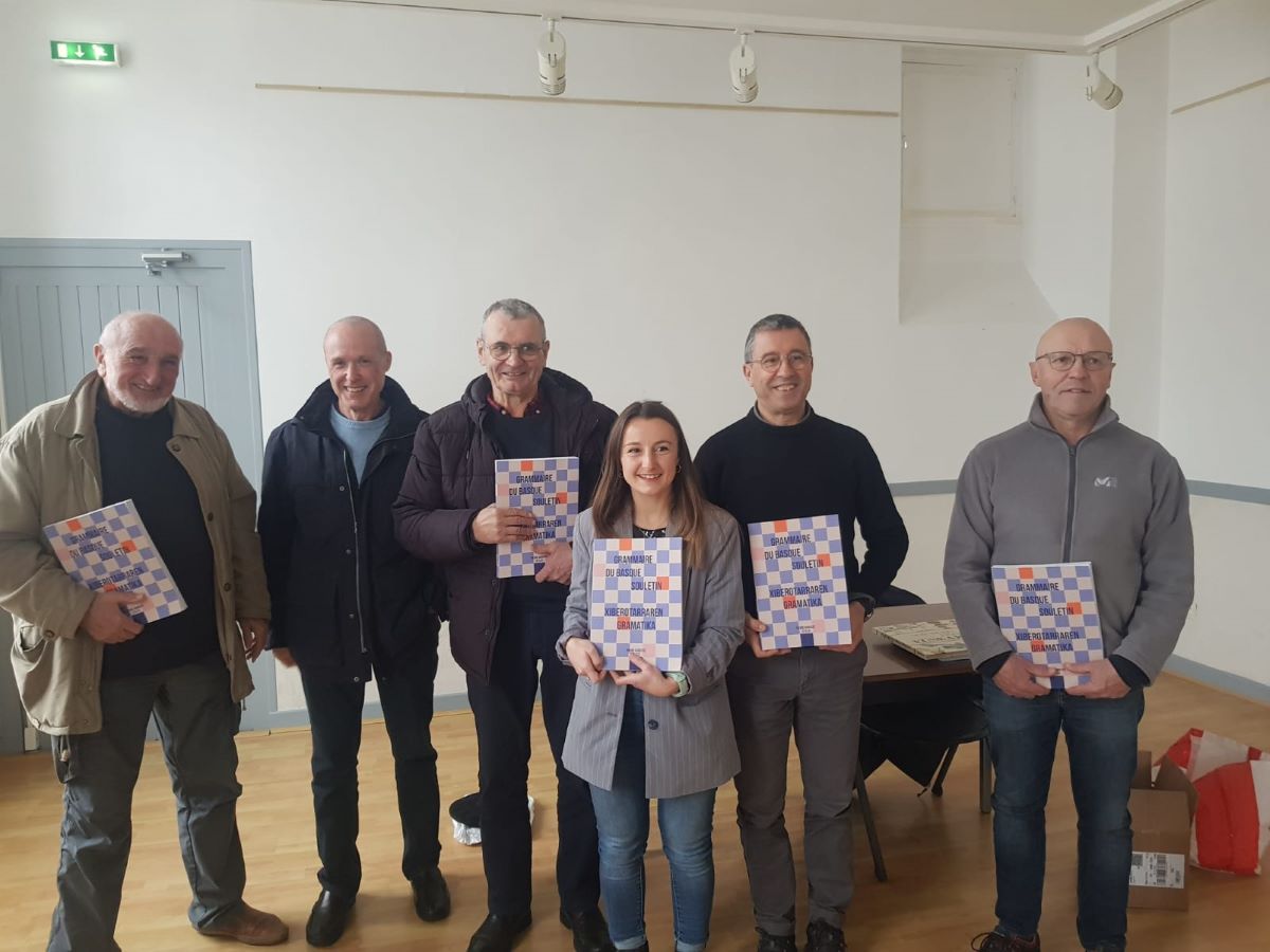 Xiberotar gramatika bat argitaratu du Su aziak